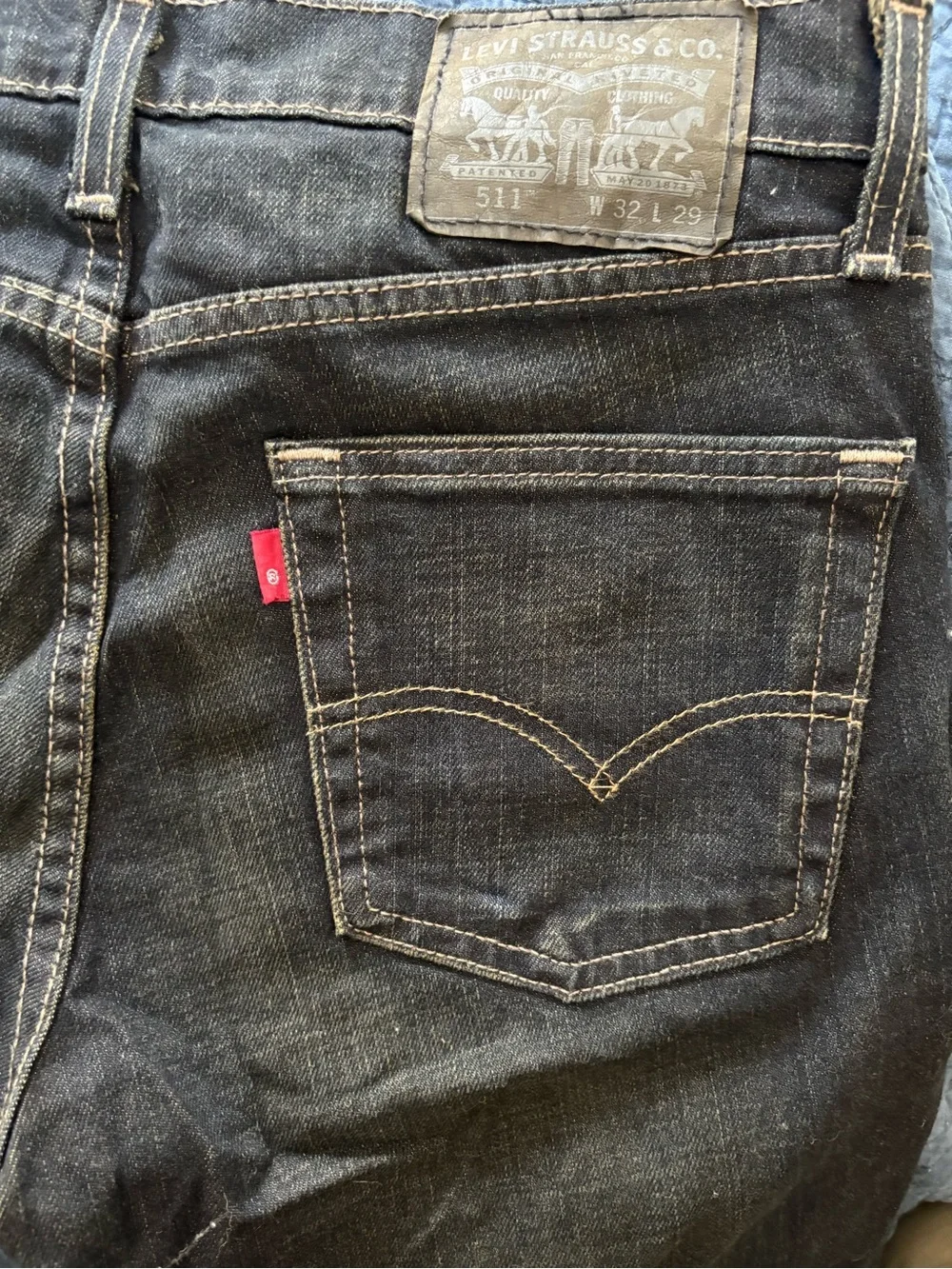Levi's Dark oil Wash Men's Slim Straight Jeans with Contrast Stitching